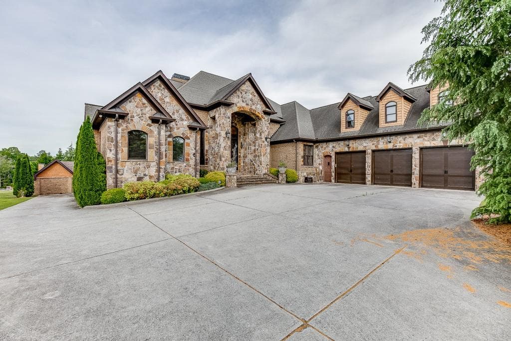 5 bedroom, 5 bathroom, 5,191 sq ft single family residence sold at 2417 Sunflower Drive GA, Hoschton, GA 30548