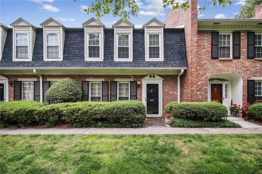 2 bedroom, 3 bathroom, 1,320 sq ft condominium sold at 9 Iron Bound Place, Atlanta, GA 30318
