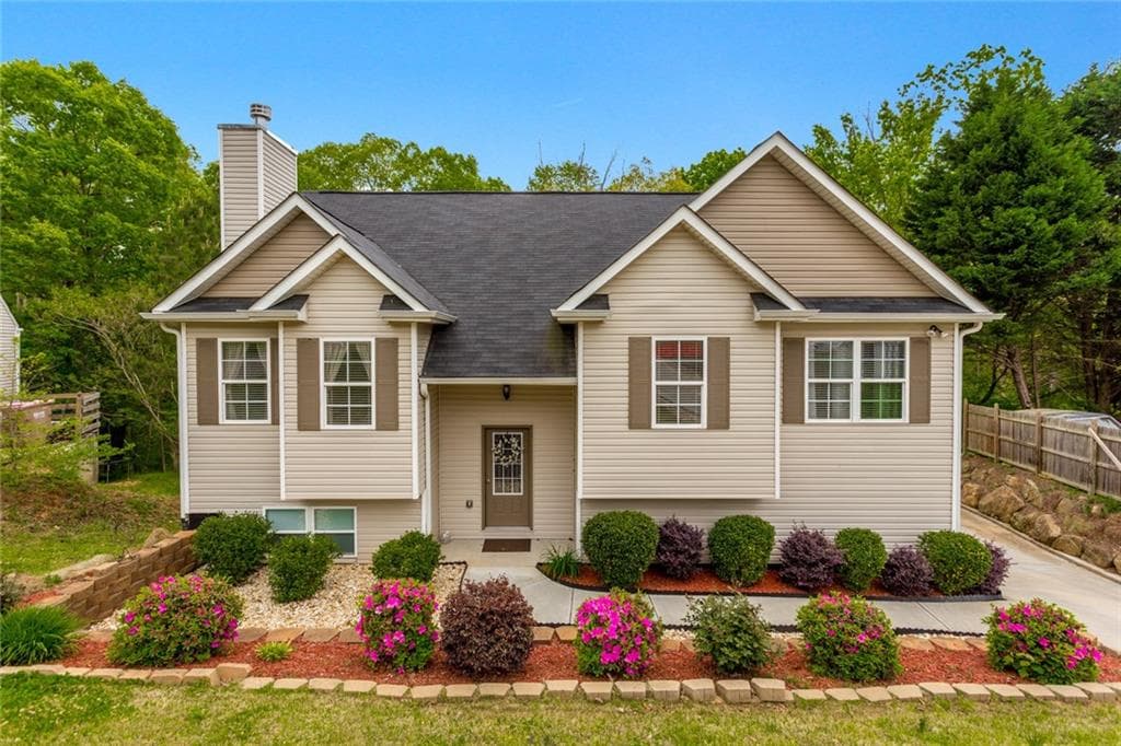 4 bedroom, 3 bathroom, 2,426 sq ft single family residence sold at 6234 Grand Fox Circle, Flowery Branch, GA 30542