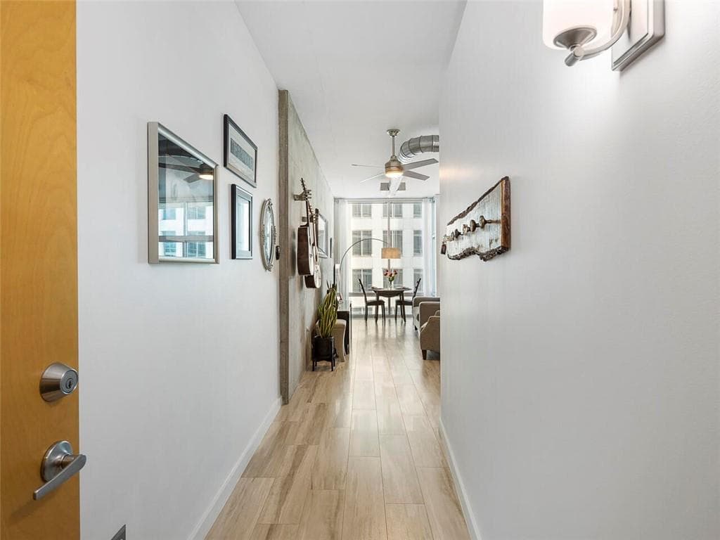 1 bedroom, 1 bathroom, 696 sq ft condominium sold at 943 Peachtree Street 1007, Atlanta, GA 30309