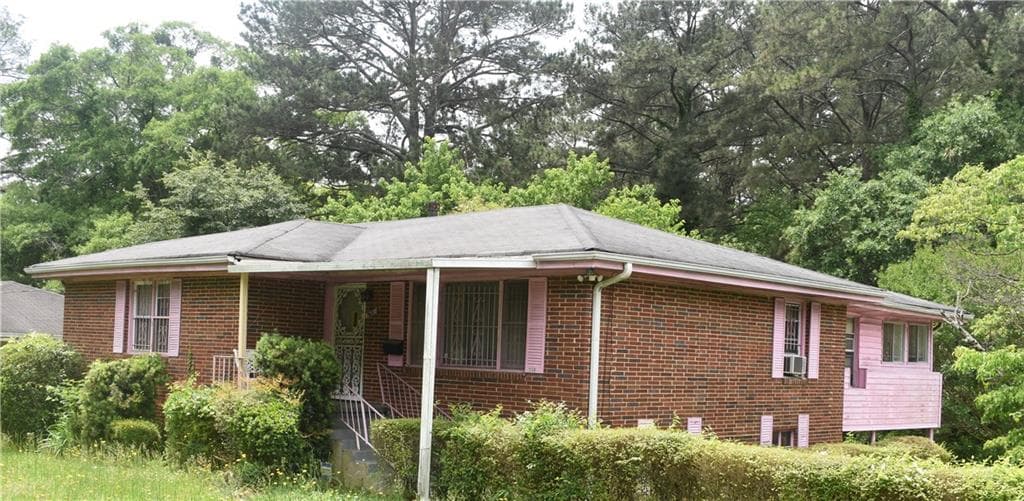4 bedroom, 3 bathroom, 2,664 sq ft single family residence sold at 250 Hamilton E Holmes Drive, Atlanta, GA 30318