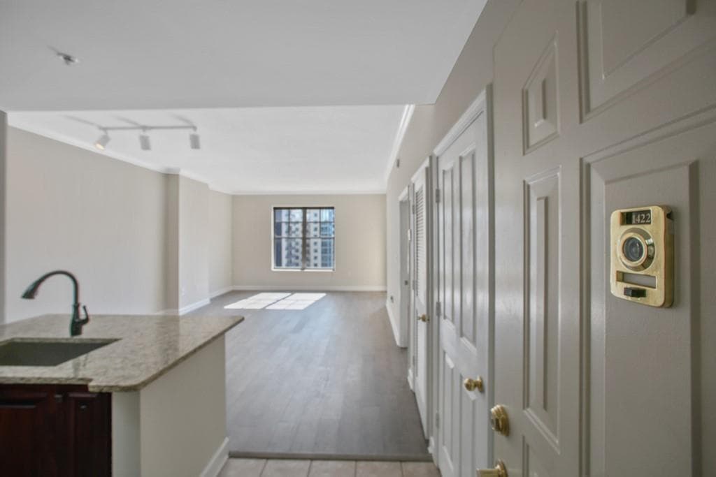 1 bedroom, 1 bathroom, 764 sq ft condominium sold at 1101 Juniper Street 1422, Atlanta, GA 30309