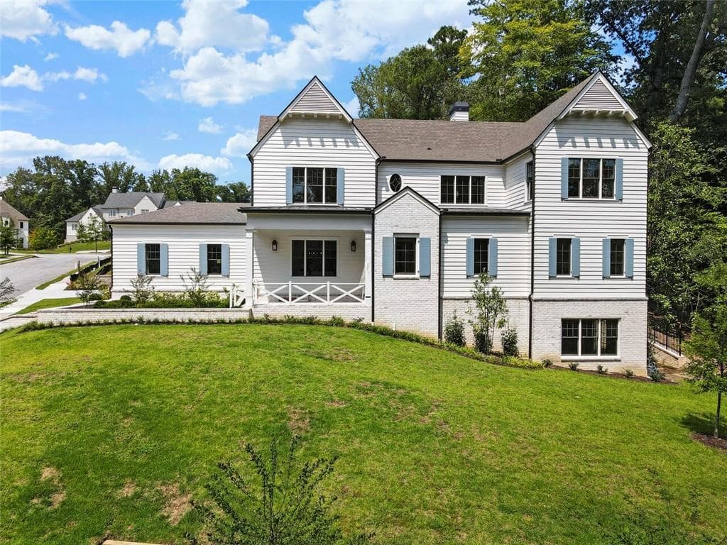 5 bedroom, 7 bathroom single family residence sold at 995 Battle Creek Way, Atlanta, GA 30327