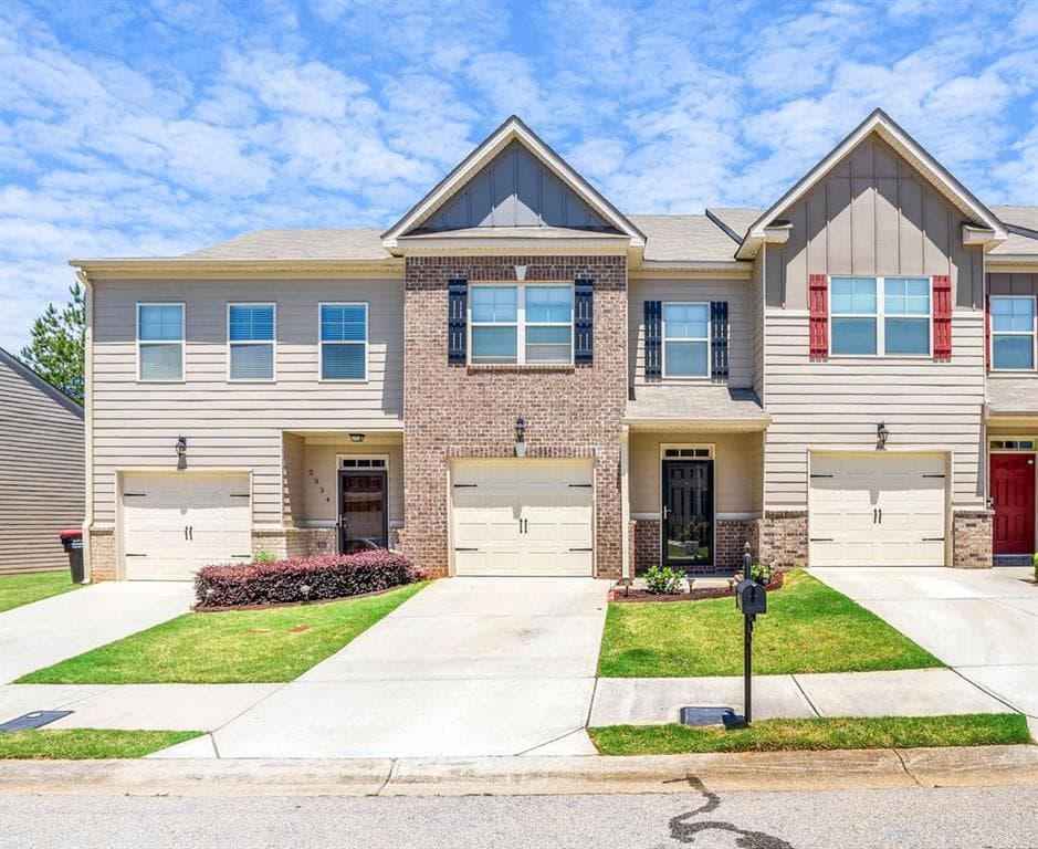3 bedroom, 3 bathroom, 1,592 sq ft townhouse sold at 2338 Capella Circle, Atlanta, GA 30331