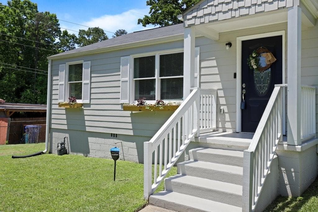 3 bedroom, 2 bathroom, 1,215 sq ft single family residence sold at 1583 Centra Villa Drive, Atlanta, GA 30311