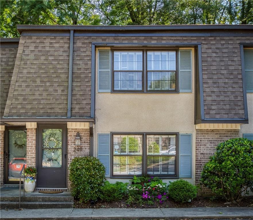 2 bedroom, 3 bathroom, 1,252 sq ft townhouse sold at 249 Triumph Drive, Atlanta, GA 30327