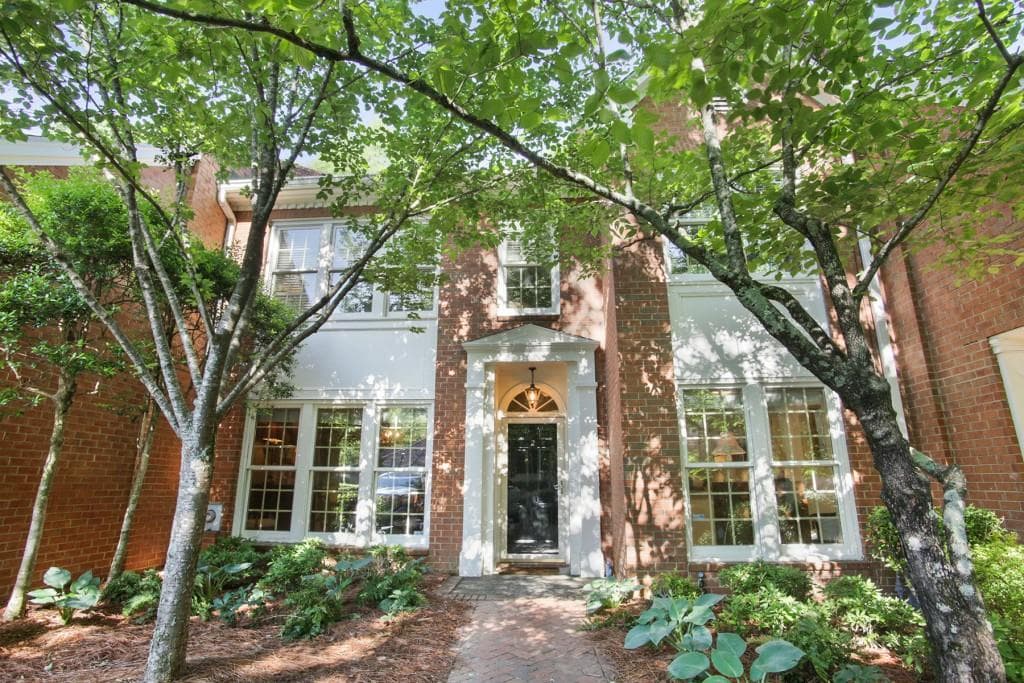 3 bedroom, 3 bathroom, 2,614 sq ft townhouse sold at 3075 Howell Mill Road 2, Atlanta, GA 30327