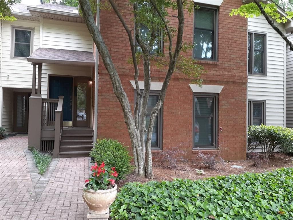 504 Garden Court 504, Sandy Springs, GA 30328 — most recent listing photo