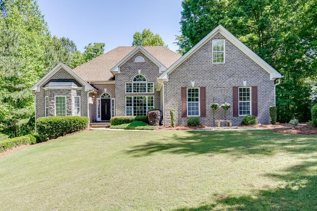 4 bedroom, 2 bathroom, 2,643 sq ft single family residence sold at 355 Antrim Glen Drive, Hoschton, GA 30548