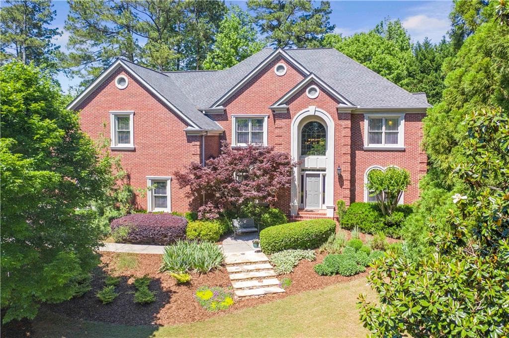 6 bedroom, 5 bathroom, 5,913 sq ft single family residence sold at 315 Antler Way, Alpharetta, GA 30005