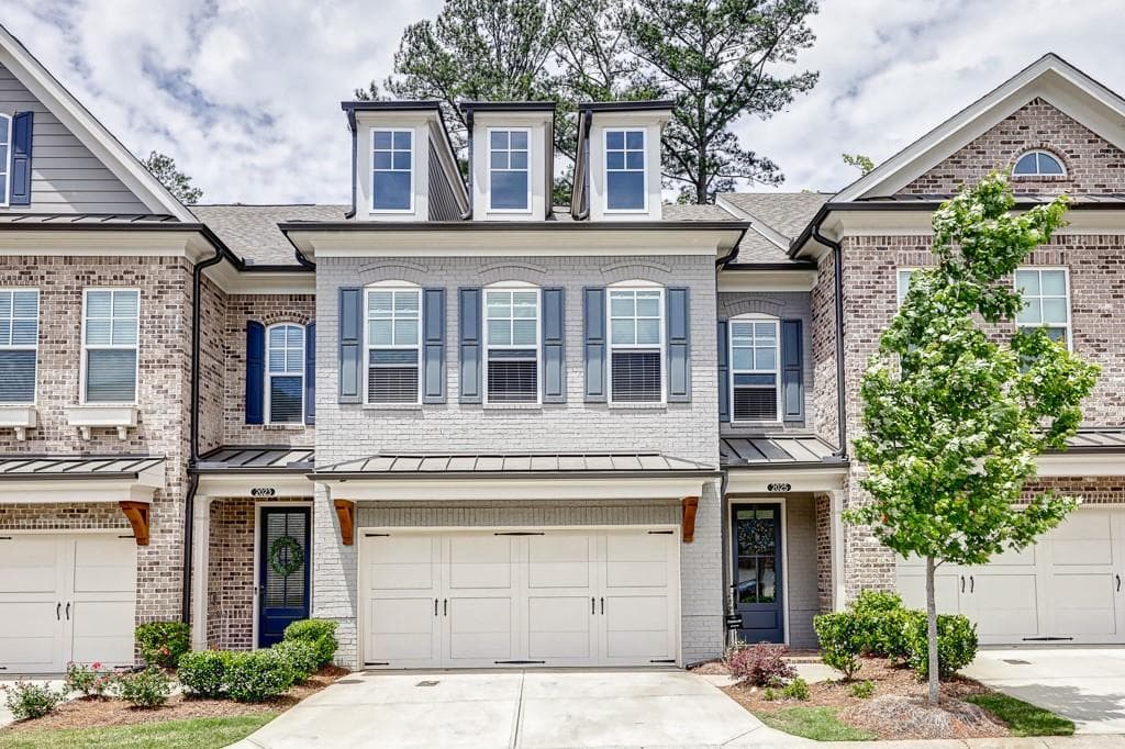 3 bedroom, 3 bathroom, 2,204 sq ft townhouse sold at 2025 Towneship Trail, Roswell, GA 30075