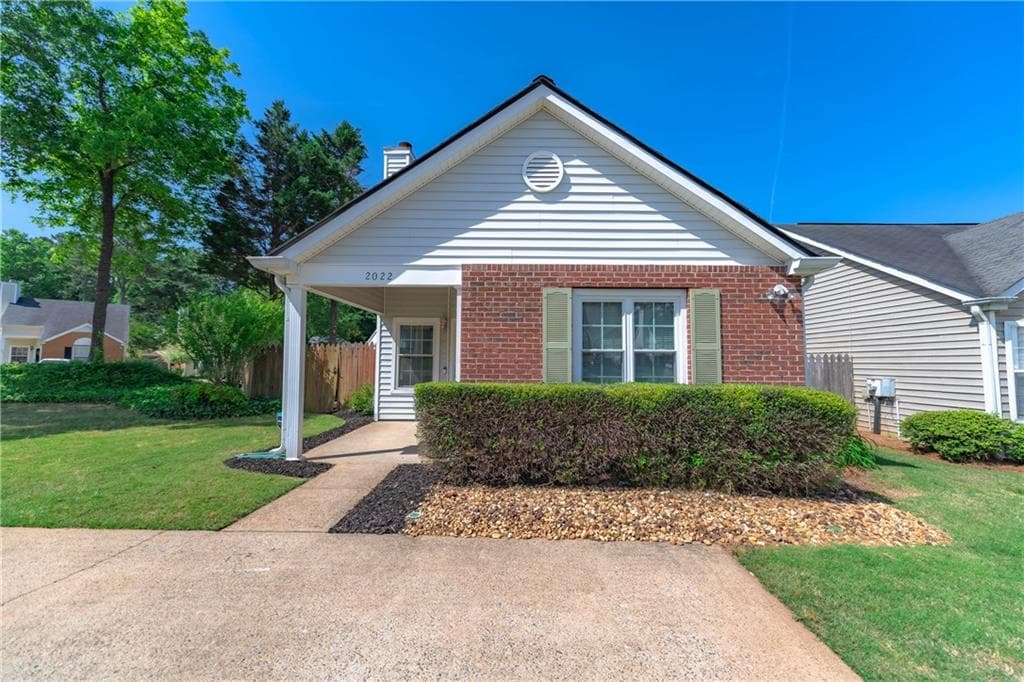 2 bedroom, 2 bathroom, 880 sq ft single family residence sold at 2022 Brittania Circle, Woodstock, GA 30188