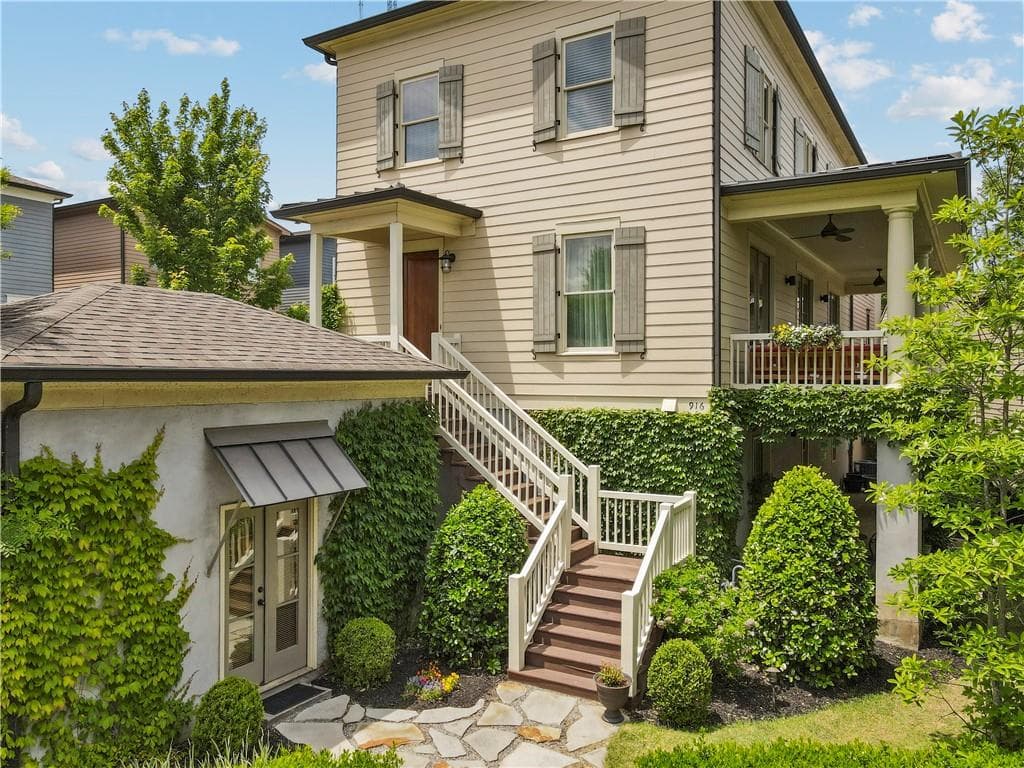 5 bedroom, 5 bathroom, 3,100 sq ft single family residence sold at 916 Ives Lane, Atlanta, GA 30316