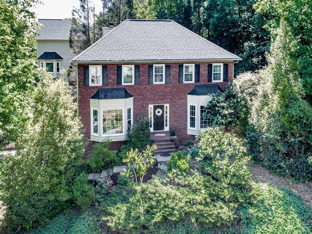 4 bedroom, 3 bathroom, 2,600 sq ft single family residence sold at 1646 Willow Way, Woodstock, GA 30188