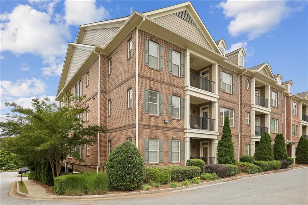 2 bedroom, 2 bathroom, 1,138 sq ft condominium sold at 7265 Glisten Avenue 120, Sandy Springs, GA 30328