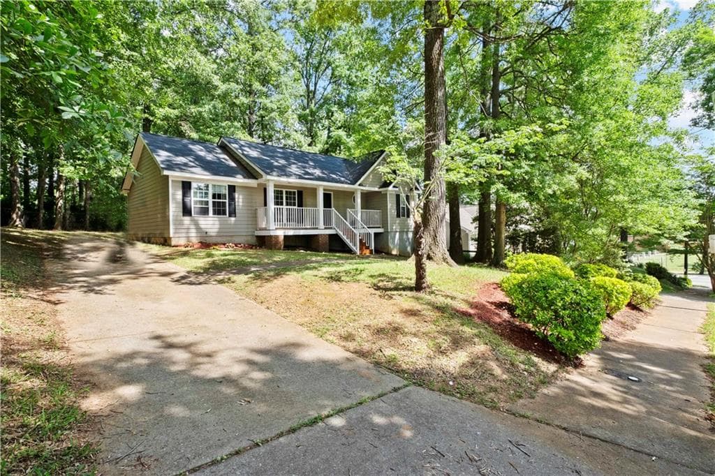 3 bedroom, 2 bathroom single family residence sold at 998 Alloway Place, Atlanta, GA 30316