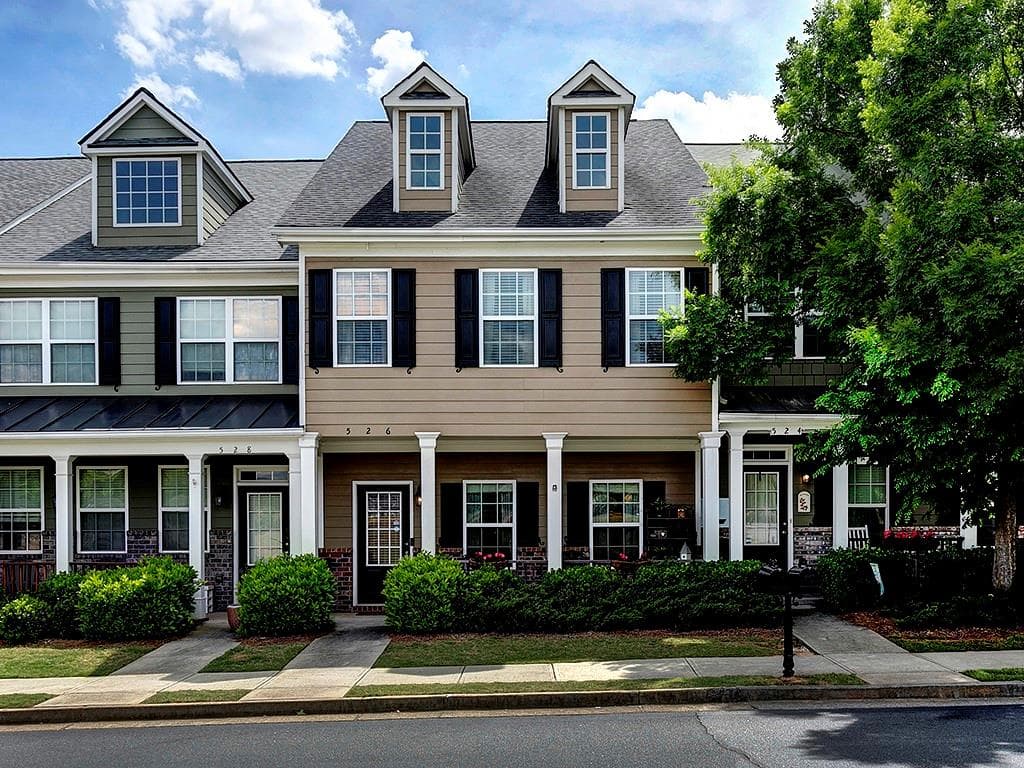 3 bedroom, 3 bathroom, 1,735 sq ft townhouse sold at 526 Georgia Way, Woodstock, GA 30188