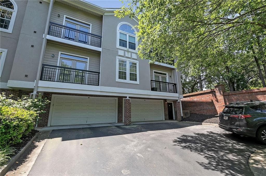 2 bedroom, 2 bathroom, 1,310 sq ft condominium sold at 4244 River Green Drive 112, Atlanta, GA 30327
