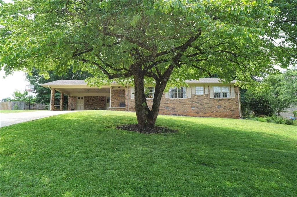 3 bedroom, 2 bathroom, 1,407 sq ft single family residence sold at 3138 Esther Drive, Gainesville, GA 30504