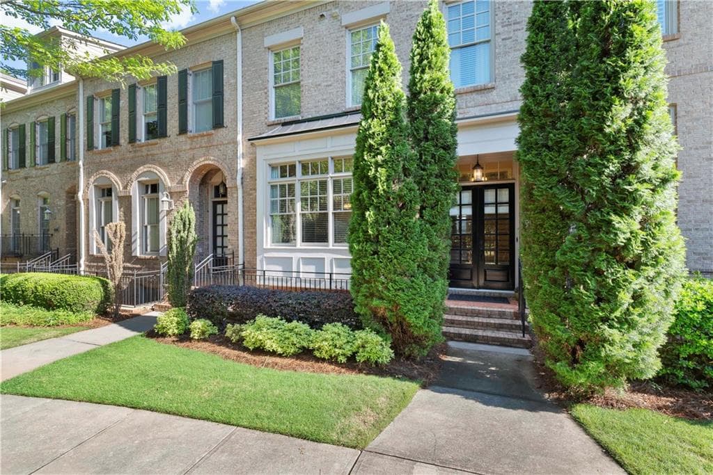 3 bedroom, 5 bathroom, 2,926 sq ft townhouse sold at 661 Lockton Place, Sandy Springs, GA 30342