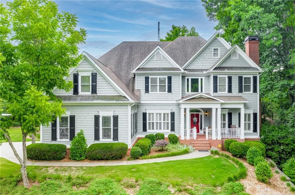 6 bedroom, 7 bathroom, 6,558 sq ft single family residence sold at 3301 Chimney Lane, Roswell, GA 30075