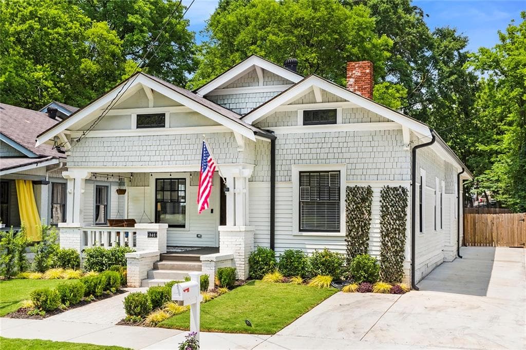 3 bedroom, 2 bathroom, 1,639 sq ft single family residence sold at 946 Blue Ridge Avenue, Atlanta, GA 30306