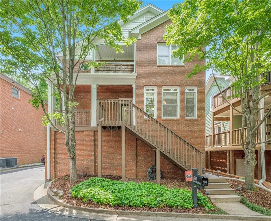 3 bedroom, 3 bathroom, 1,878 sq ft single family residence sold at 823 Saint Charles Avenue 2, Atlanta, GA 30306