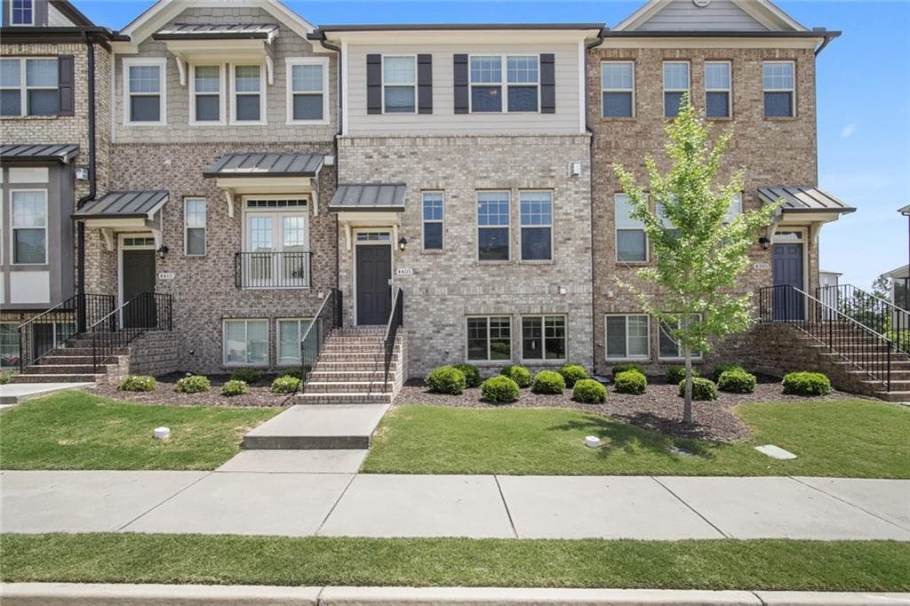3 bedroom, 4 bathroom, 2,000 sq ft townhouse sold at 4405 Donahue Avenue, Sugar Hill, GA 30518