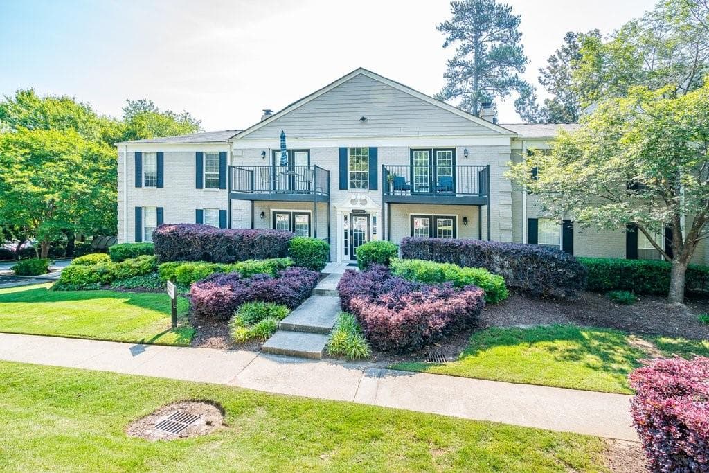 2 bedroom, 2 bathroom, 1,181 sq ft condominium sold at 3460 Essex Avenue 93, Atlanta, GA 30339