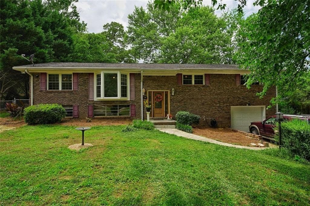 3 bedroom, 2 bathroom, 1,736 sq ft single family residence sold at 4057 MIDDLE Drive, Marietta, GA 30066
