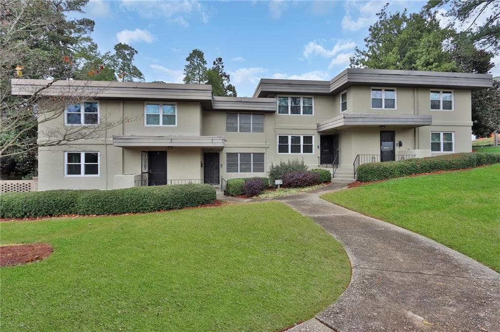 3 bedroom, 3 bathroom, 1,426 sq ft townhouse sold at 290 Lakemoore Drive D, Atlanta, GA 30342