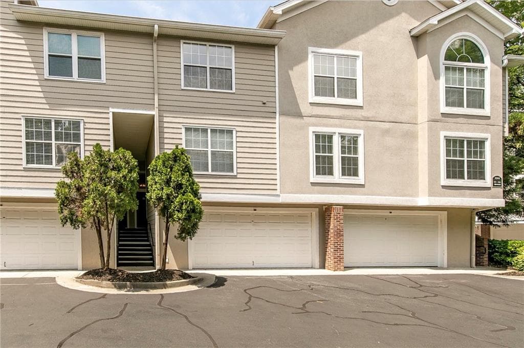 2 bedroom, 2 bathroom, 1,309 sq ft condominium sold at 4244 River Green Drive 105, Atlanta, GA 30327