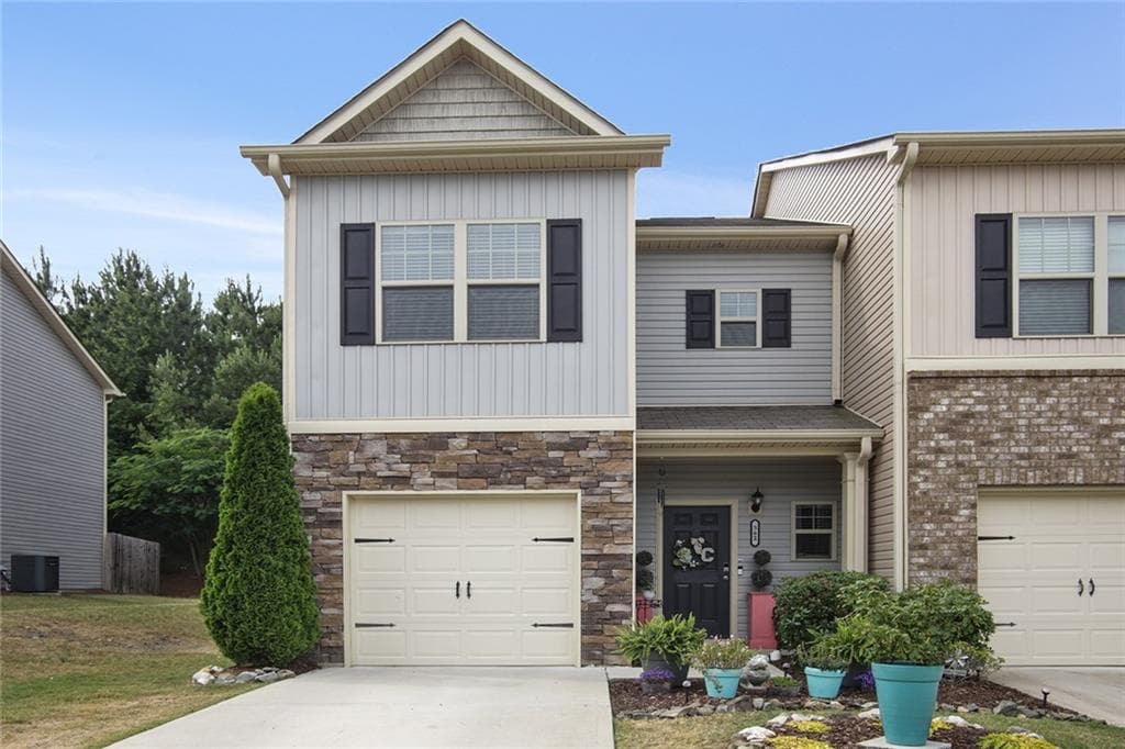 3 bedroom, 3 bathroom, 1,548 sq ft townhouse sold at 562 Oakside Place, Acworth, GA 30102