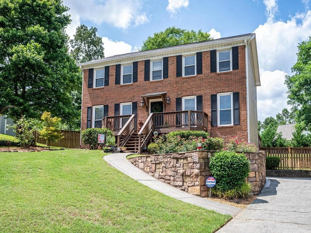 3 bedroom, 4 bathroom, 2,394 sq ft single family residence sold at 1765 Apple Boulevard, Marietta, GA 30066