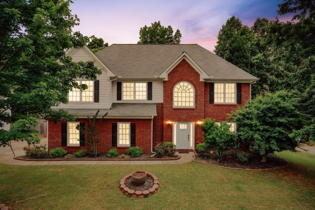 4 bedroom, 3 bathroom, 2,547 sq ft single family residence sold at 5505 Silk Oak Way, Sugar Hill, GA 30518