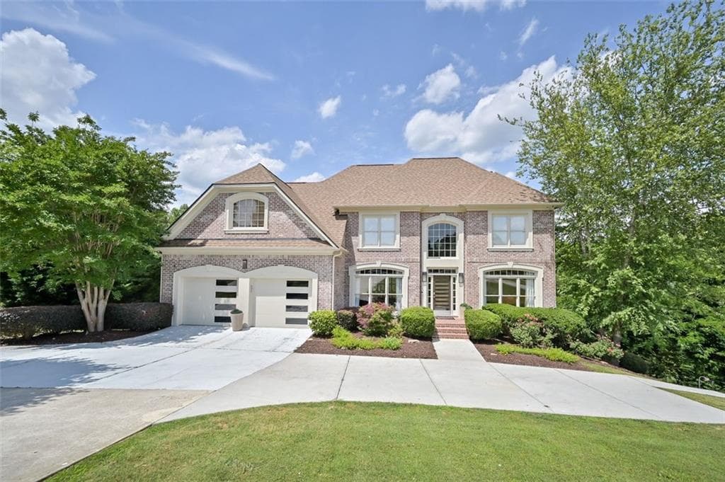 5 bedroom, 6 bathroom, 4,921 sq ft single family residence sold at 760 Parkleigh Court, Atlanta, GA 30331