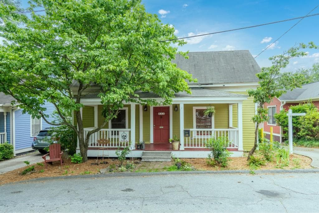 2 bedroom, 2 bathroom, 1,134 sq ft single family residence sold at 611 Pickett Street, Atlanta, GA 30316