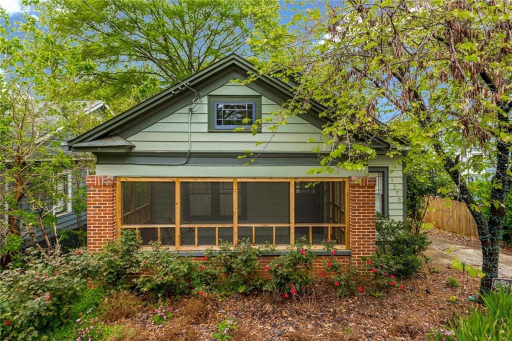 2 bedroom, 2 bathroom, 1,400 sq ft single family residence sold at 1270 Oak Grove Avenue, Atlanta, GA 30316