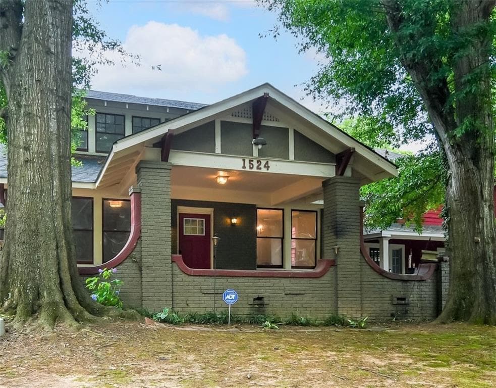 3 bedroom, 2 bathroom, 1,935 sq ft single family residence sold at 1524 S Gordon Street, Atlanta, GA 30310
