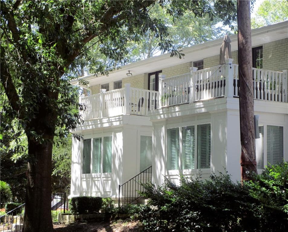 1 bedroom, 1 bathroom, 800 sq ft condominium sold at 1879 Johnson Road 13, Atlanta, GA 30306