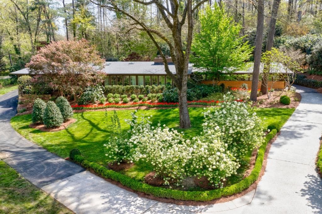 3 bedroom, 4 bathroom, 5,205 sq ft single family residence sold at 1819 Lenox Road, Atlanta, GA 30306