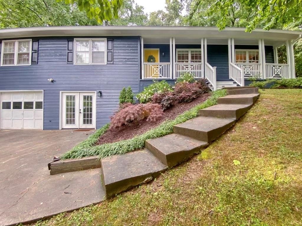 3 bedroom, 2 bathroom, 1,774 sq ft single family residence sold at 119 CREEK HOLLOW Drive, Woodstock, GA 30188