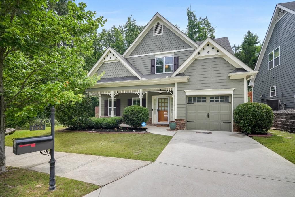 3 bedroom, 3 bathroom, 1,676 sq ft single family residence sold at 1565 Habershal Road, Atlanta, GA 30318