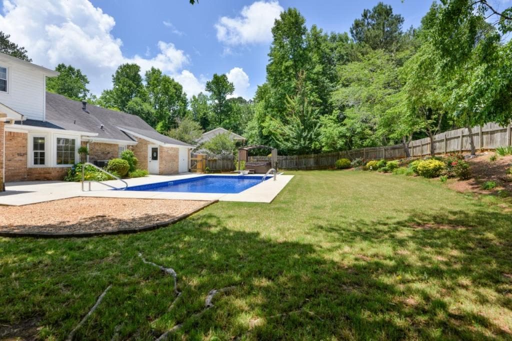 4 bedroom, 3 bathroom, 2,444 sq ft single family residence sold at 6823 Creekwood Drive, Douglasville, GA 30135