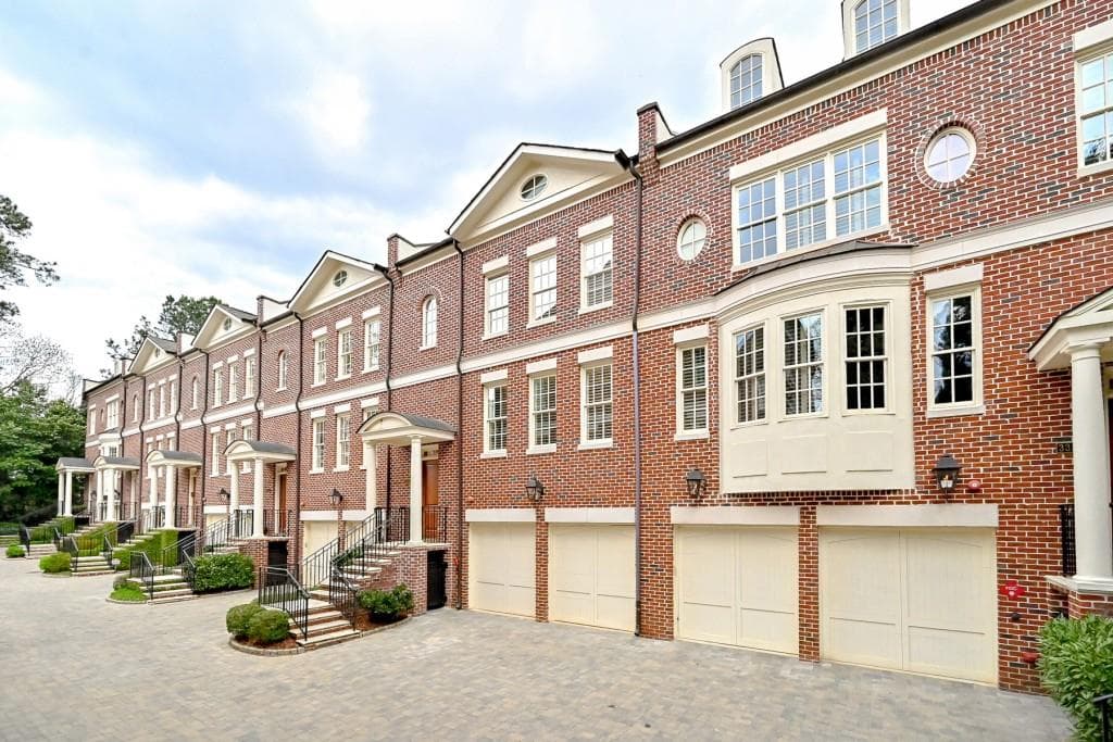 4 bedroom, 5 bathroom, 4,128 sq ft townhouse sold at 3326 Paces Ferry Avenue, Atlanta, GA 30339