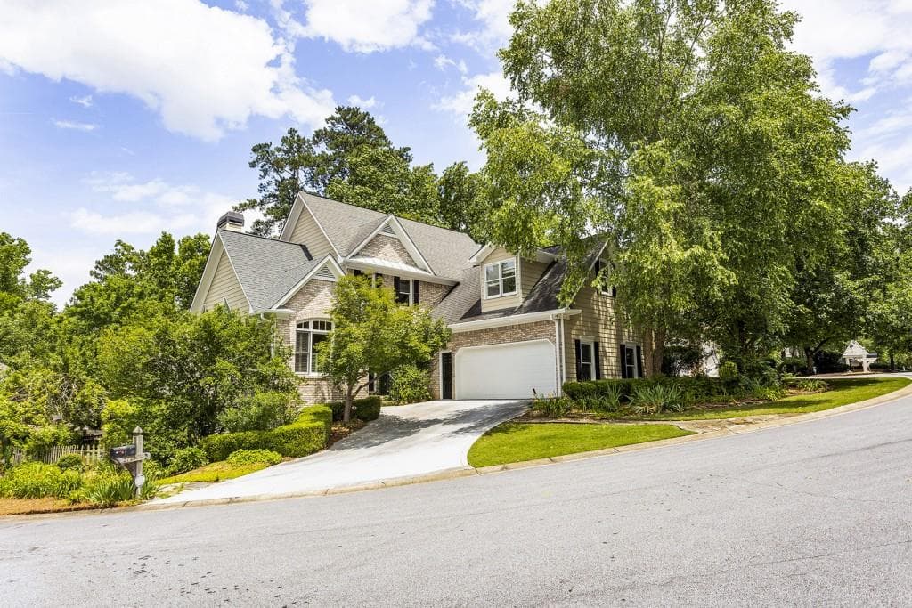 3 bedroom, 3 bathroom, 2,653 sq ft single family residence sold at 2771 Brookgrove Lane, Atlanta, GA 30339