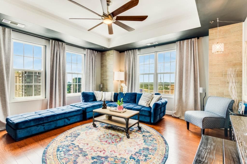 2 bedroom, 2 bathroom, 1,344 sq ft condominium sold at 325 E Paces Ferry Road 2111, Atlanta, GA 30305