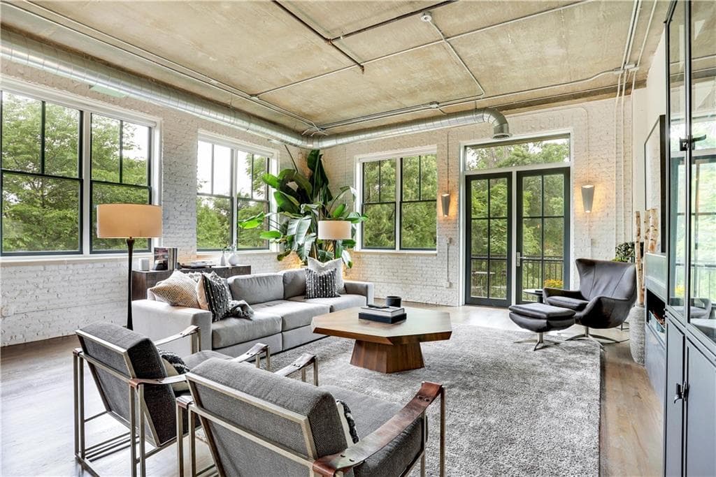 2 bedroom, 2 bathroom, 1,453 sq ft condominium sold at 3235 Roswell Road 504, Atlanta, GA 30305