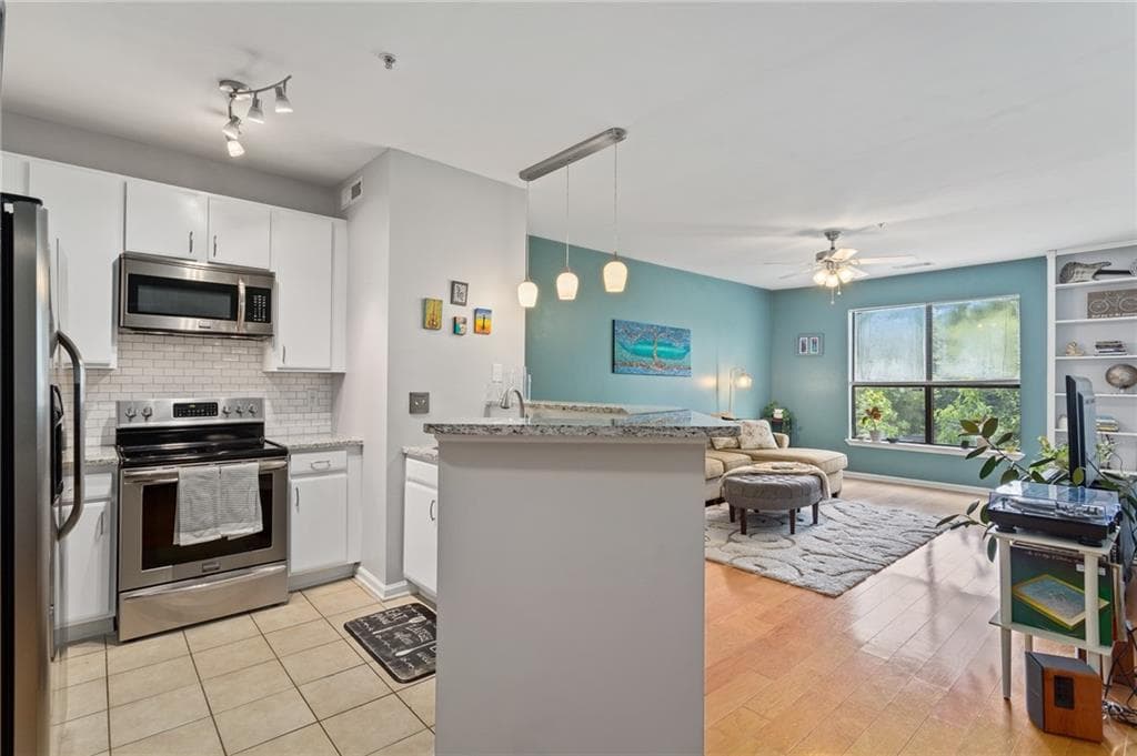 1 bedroom, 1 bathroom, 793 sq ft condominium sold at 821 Ralph Mcgill Boulevard 3419, Atlanta, GA 30306