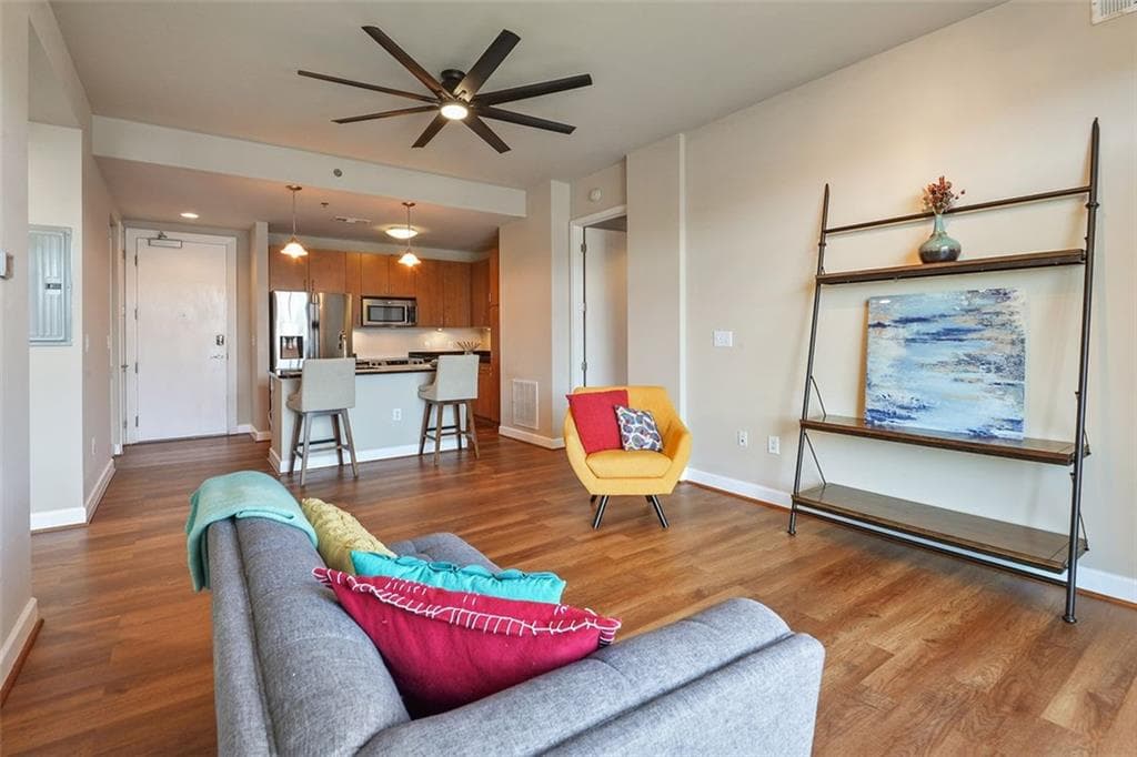 2 bedroom, 2 bathroom, 1,111 sq ft condominium sold at 711 Cosmopolitan Drive 517, Atlanta, GA 30324